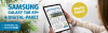Eine Person hält ein Samsung Galaxy Tab A9+ mit der Zeitung 'WP' und dem Text 'GRATIS TABLET' auf einem Tisch mit einer Couch.